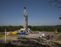 fracking-rig fracking-rig